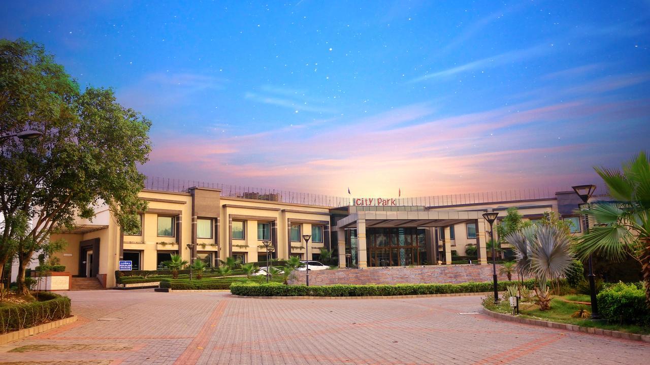 City Park Resort Bahadurgarh Ngoại thất bức ảnh